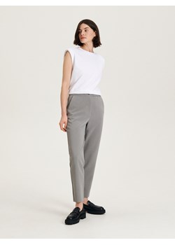 Reserved - Gładkie spodnie - szary ze sklepu Reserved w kategorii Spodnie damskie - zdjęcie 163479418