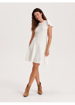 Reserved - Sukienka mini z wiskozy. - kremowy ze sklepu Reserved w kategorii Sukienki - zdjęcie 163482286