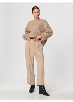Sinsay - Spodnie z paskiem - beżowy ze sklepu Sinsay w kategorii Spodnie damskie - zdjęcie 163527348