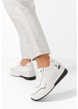 Białe sneakersy na koturnie Gavia ze sklepu Zapatos w kategorii Buty sportowe damskie - zdjęcie 163539265