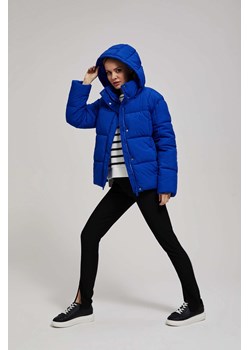 Krótka pikowana kurtka z kapturem ciemnoniebieska ze sklepu Moodo.pl w kategorii Kurtki damskie - zdjęcie 163563449