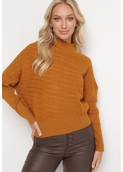 Jasnobrązowy Sweter z Wełną o Asymetrycznym Fasonie z Tłoczeniem Sarositte ze sklepu Born2be Odzież w kategorii Swetry damskie - zdjęcie 163570457