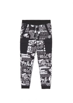 Cropp - Biało-czarne joggery cargo - czarny ze sklepu Cropp w kategorii Spodnie męskie - zdjęcie 163585049