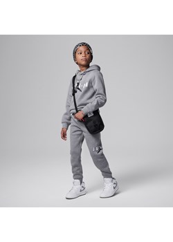 Dwuczęściowy zestaw dla małych dzieci Jordan Sustainable Pullover Hoodie Set - Szary ze sklepu Nike poland w kategorii Dresy chłopięce - zdjęcie 163602767