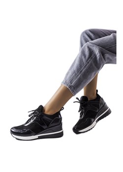 Venezia Czarne sneakersy na koturnie Vinceza ze sklepu ButyModne.pl w kategorii Buty sportowe damskie - zdjęcie 163605917