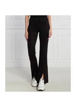 GUESS JEANS Spodnie dresowe STELA | flare fit ze sklepu Gomez Fashion Store w kategorii Spodnie damskie - zdjęcie 163620048