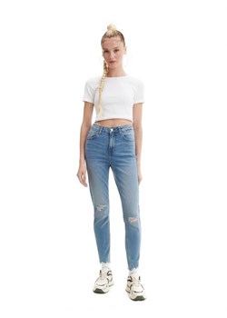 Cropp - Ciemnoniebieskie jeansy skinny z postrzępieniem - niebieski ze sklepu Cropp w kategorii Jeansy damskie - zdjęcie 163630828