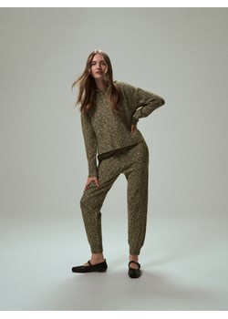 Reserved - Spodnie z dzianiny melanżowej - oliwkowy ze sklepu Reserved w kategorii Spodnie damskie - zdjęcie 163641387
