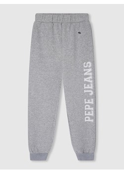 Pepe Jeans Spodnie dresowe &quot;Edila&quot; w kolorze szarym ze sklepu Limango Polska w kategorii Spodnie chłopięce - zdjęcie 163704037