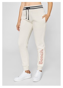 Bench Spodnie dresowe &quot;Sinead&quot; w kolorze białym ze sklepu Limango Polska w kategorii Spodnie damskie - zdjęcie 163708475