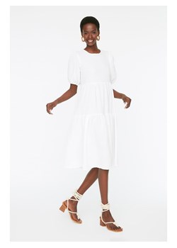 trendyol Sukienka w kolorze białym ze sklepu Limango Polska w kategorii Sukienki - zdjęcie 163757318