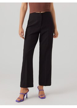Vero Moda Spodnie &quot;Sandy&quot; w kolorze czarnym ze sklepu Limango Polska w kategorii Spodnie damskie - zdjęcie 163764038