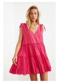 trendyol Sukienka w kolorze różowym ze sklepu Limango Polska w kategorii Sukienki - zdjęcie 163769639
