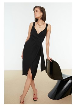 trendyol Sukienka w kolorze czarnym ze sklepu Limango Polska w kategorii Sukienki - zdjęcie 163786128