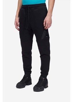 C.P. Company spodnie dresowe bawełniane Jogging Pant kolor czarny gładkie 14CMSP084A005086W999-BLACK ze sklepu PRM w kategorii Spodnie męskie - zdjęcie 163821127