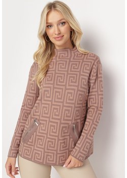 Ciemnobeżowy Sweter z Półgolfem o Geometrycznym Wzorze i Ozdobnymi Suwakami Waqaia ze sklepu Born2be Odzież w kategorii Swetry damskie - zdjęcie 163824679