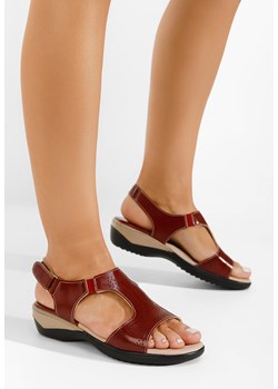 Czerwone sandały na niskim koturnie Irala ze sklepu Zapatos w kategorii Sandały damskie - zdjęcie 163834708