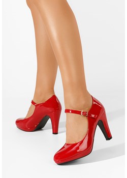 Czerwone czółenka na słupku Donatella ze sklepu Zapatos w kategorii Czółenka - zdjęcie 163834709