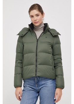 Calvin Klein Jeans kurtka puchowa damska kolor zielony zimowa ze sklepu ANSWEAR.com w kategorii Kurtki damskie - zdjęcie 163847735