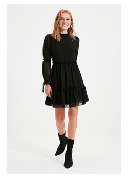 trendyol Sukienka w kolorze czarnym ze sklepu Limango Polska w kategorii Sukienki - zdjęcie 163856267