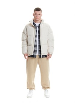 Cropp - Kremowa pikowana kurtka - kremowy - id: 4455W-02X - marki Cropp - 163857989 Cropp - Kremowa pikowana kurtka - kremowy ze sklepu Cropp w kategorii Kurtki męskie - zdjęcie 163857989