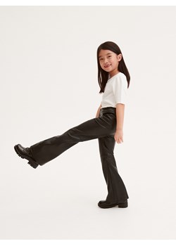 Reserved - Spodnie flare z imitacji skóry - czarny ze sklepu Reserved w kategorii Spodnie dziewczęce - zdjęcie 163862445