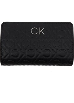 Calvin Klein Portfel RE-LOCK BIFOLD ze sklepu Gomez Fashion Store w kategorii Portfele damskie - zdjęcie 163948955