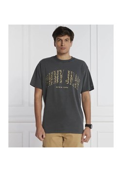 Tommy Jeans T-shirt LEO COLLEGE | Relaxed fit ze sklepu Gomez Fashion Store w kategorii T-shirty męskie - zdjęcie 163956036