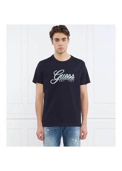 GUESS T-shirt SS CN GUESS 3D EMBRO | Regular Fit ze sklepu Gomez Fashion Store w kategorii T-shirty męskie - zdjęcie 163958438