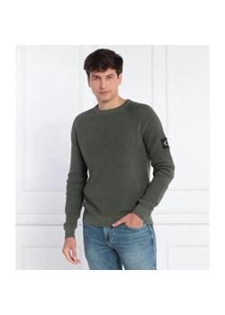 CALVIN KLEIN JEANS Sweter BADGE EASY | Regular Fit ze sklepu Gomez Fashion Store w kategorii Swetry męskie - zdjęcie 163959747
