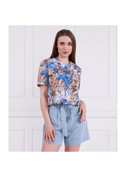 Guess T-shirt SS CN AOP LOGO | Cropped Fit ze sklepu Gomez Fashion Store w kategorii Bluzki damskie - zdjęcie 163962615
