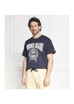 Tommy Jeans T-shirt VARSITY LOGO | Relaxed fit ze sklepu Gomez Fashion Store w kategorii T-shirty męskie - zdjęcie 163967928