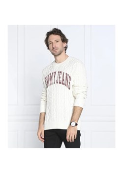 Tommy Jeans Sweter COLLEGIATE | Relaxed fit ze sklepu Gomez Fashion Store w kategorii Swetry męskie - zdjęcie 163969399