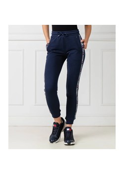 Tommy Hilfiger Spodnie dresowe Track | Regular fit ze sklepu Gomez Fashion Store w kategorii Spodnie damskie - zdjęcie 163972089