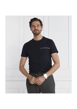 Tommy Hilfiger T-shirt SMALL CHEST STRIPE MONOTYPE TEE | Slim Fit ze sklepu Gomez Fashion Store w kategorii T-shirty męskie - zdjęcie 163975786