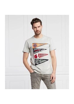 GUESS T-shirt PENNANT | Regular Fit ze sklepu Gomez Fashion Store w kategorii T-shirty męskie - zdjęcie 163978818