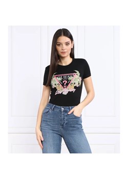 GUESS T-shirt TRIANGLE FLOWERS | Regular Fit ze sklepu Gomez Fashion Store w kategorii Bluzki damskie - zdjęcie 163979489