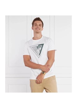 GUESS T-shirt SS CN SHADED TRIANGL | Regular Fit ze sklepu Gomez Fashion Store w kategorii T-shirty męskie - zdjęcie 163986418