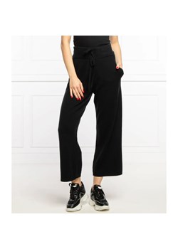 RIANI Wełniane spodnie dresowe | flare fit | z dodatkiem jedwabiu ze sklepu Gomez Fashion Store w kategorii Spodnie damskie - zdjęcie 164318726