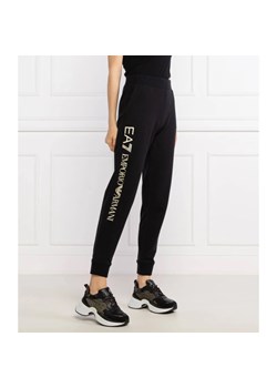 EA7 Spodnie dresowe | Regular Fit ze sklepu Gomez Fashion Store w kategorii Spodnie damskie - zdjęcie 164319728