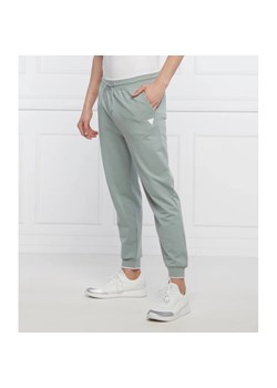 GUESS ACTIVE Spodnie dresowe | Regular Fit ze sklepu Gomez Fashion Store w kategorii Spodnie męskie - zdjęcie 164319748