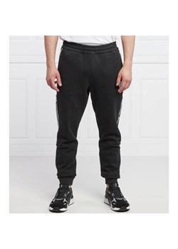 EA7 Spodnie dresowe | Regular Fit ze sklepu Gomez Fashion Store w kategorii Spodnie męskie - zdjęcie 164321169