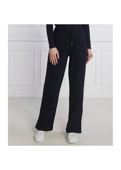 Tommy Hilfiger Spodnie dresowe BRUSH TERRY | Relaxed fit ze sklepu Gomez Fashion Store w kategorii Spodnie damskie - zdjęcie 164322067