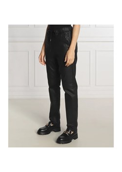 Pepe Jeans London Spodnie CARA | Relaxed fit | mid waist ze sklepu Gomez Fashion Store w kategorii Spodnie damskie - zdjęcie 164322447