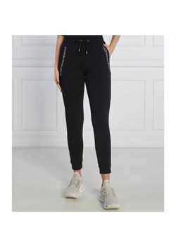 EA7 Spodnie dresowe | Slim Fit ze sklepu Gomez Fashion Store w kategorii Spodnie damskie - zdjęcie 164323996