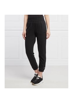 DKNY Sport Spodnie dresowe | Regular Fit ze sklepu Gomez Fashion Store w kategorii Spodnie damskie - zdjęcie 164324576