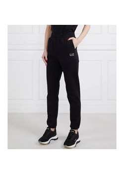 EA7 Spodnie dresowe | Regular Fit ze sklepu Gomez Fashion Store w kategorii Spodnie damskie - zdjęcie 164326515