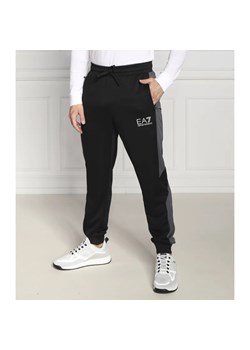EA7 Spodnie dresowe | Regular Fit ze sklepu Gomez Fashion Store w kategorii Spodnie męskie - zdjęcie 164326576