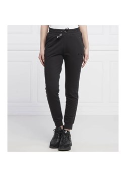 Armani Exchange Spodnie dresowe | Regular Fit ze sklepu Gomez Fashion Store w kategorii Spodnie damskie - zdjęcie 164326716
