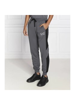 EA7 Spodnie dresowe | Regular Fit ze sklepu Gomez Fashion Store w kategorii Spodnie męskie - zdjęcie 164326717